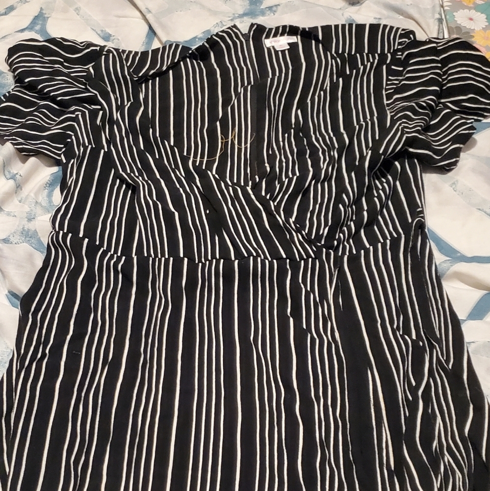 🔴Black & white striped short sleeve dress